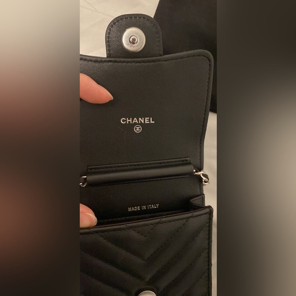 BRAND NEW Authentic chanel phone bag - Picture 2 of 6